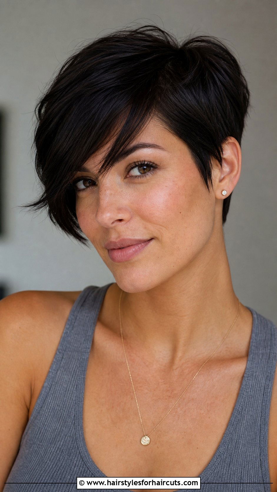 Short Layered Pixie With Long Bangs - 25 haircuts with bangs for round face - 25 haircuts with bangs for round face