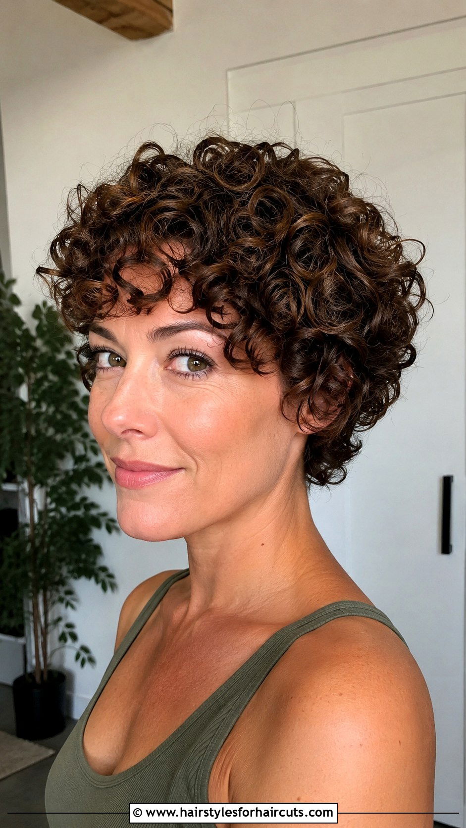 Short Permed Haircut - 25 80s hairstyles for women - 25 80s hairstyles for women