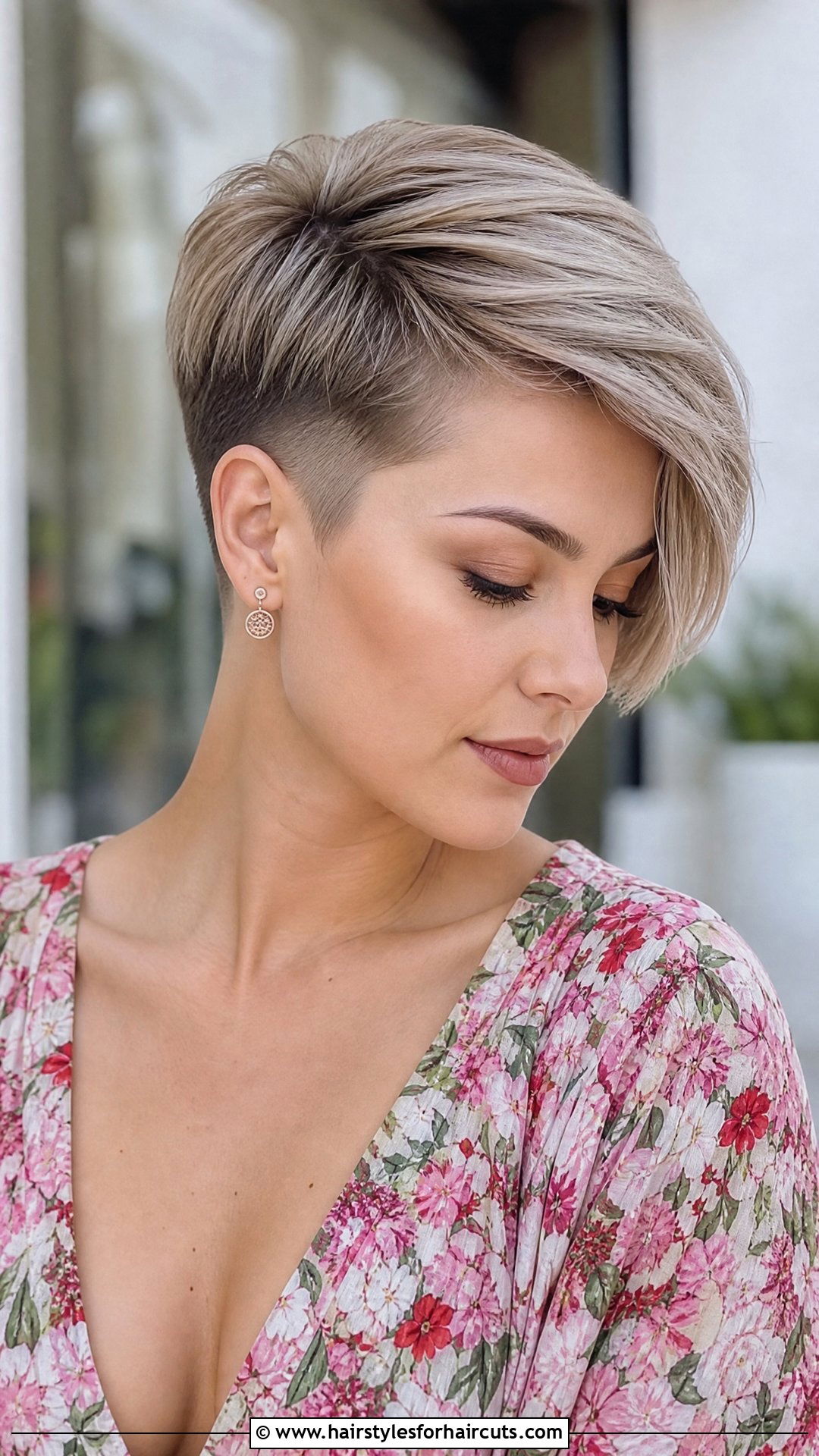 Short Pixie With Undercut And Side Swept Bangs - 25 fine hair undercut very short pixie haircuts - 25 fine hair undercut very short pixie haircuts