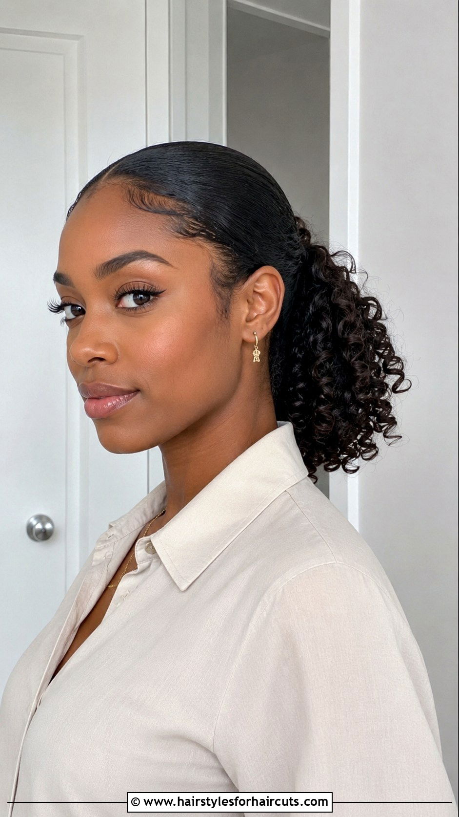 Short Ponytail With Curly Ends - 25 90s ponytail hairstyles black hair - 25 90s ponytail hairstyles black hair