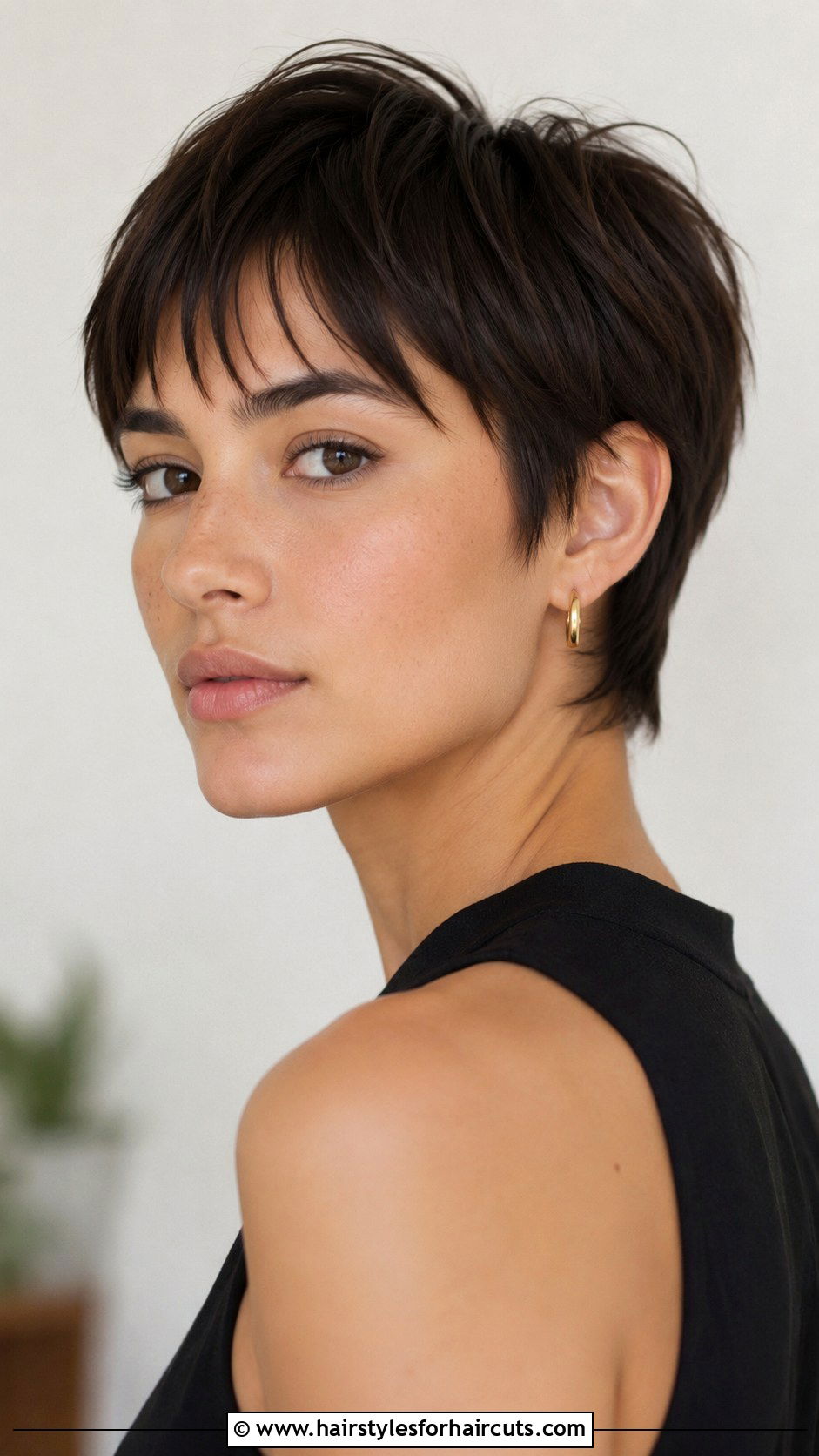Short Razor Cut With Piecey Bangs - 25 hairstyles for bangs and short hair - 25 hairstyles for bangs and short hair