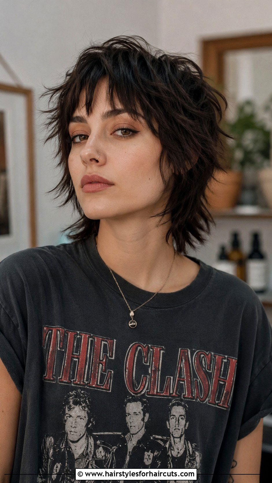 Short Shag - 25 black hairstyles for thin hair over 50 - 25 black hairstyles for thin hair over 50