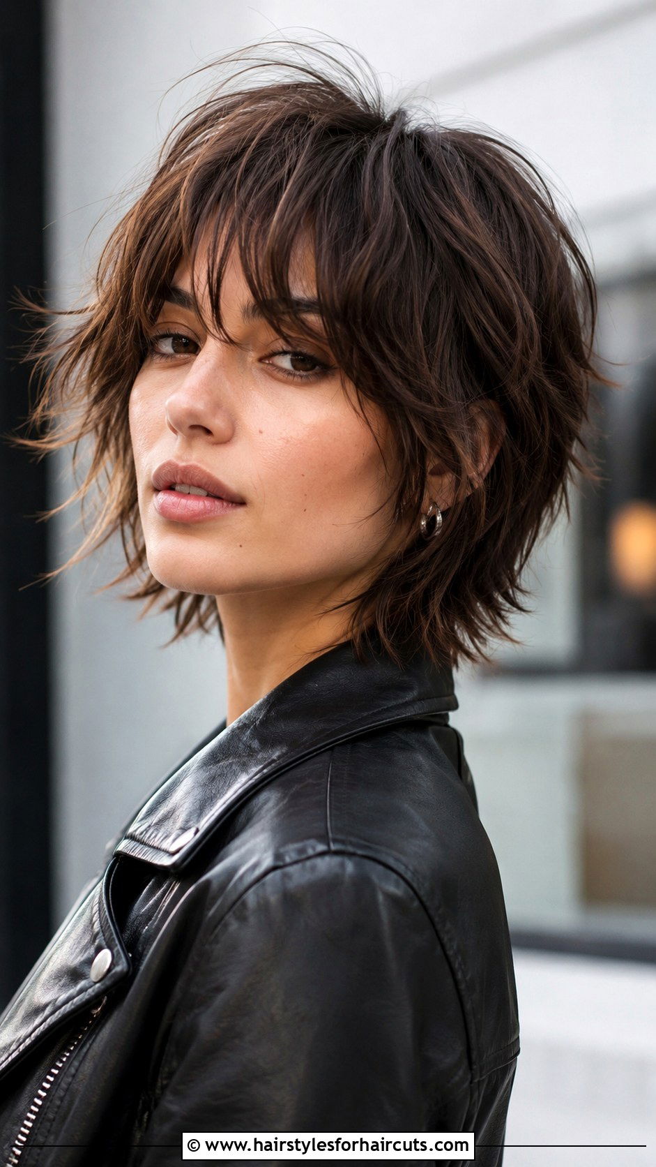 Short Shag - 25 hairstyles that make you look younger - 25 hairstyles that make you look younger