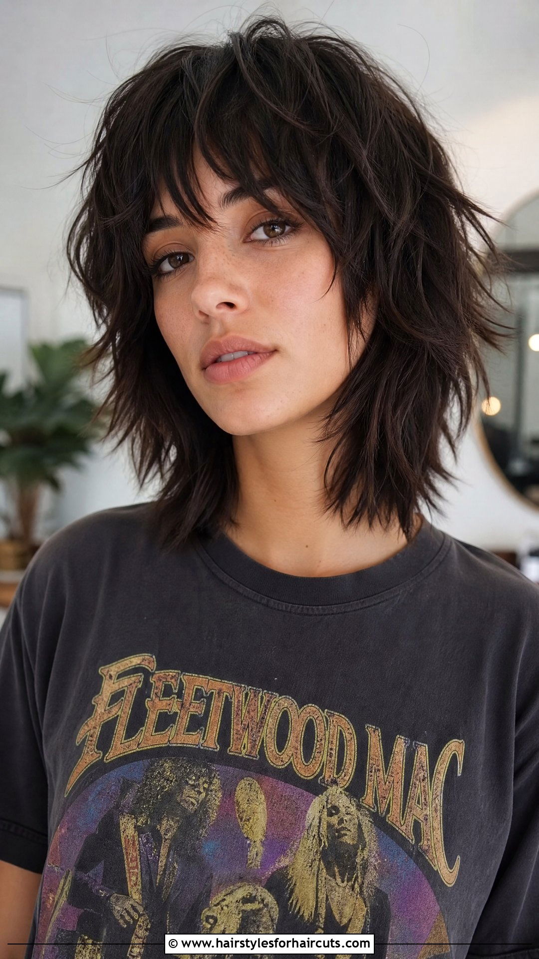 Short Shag Haircut - 25 short haircuts for women with thinning hair - 25 short haircuts for women with thinning hair