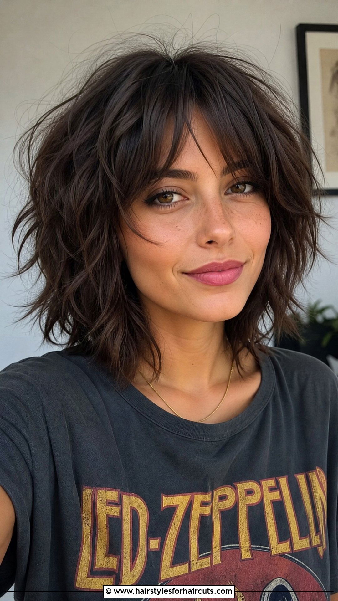 Short Shag Haircut For Wavy Hair - 25 low-maintenance short haircuts for thick wavy hair - 25 low-maintenance short haircuts for thick wavy hair