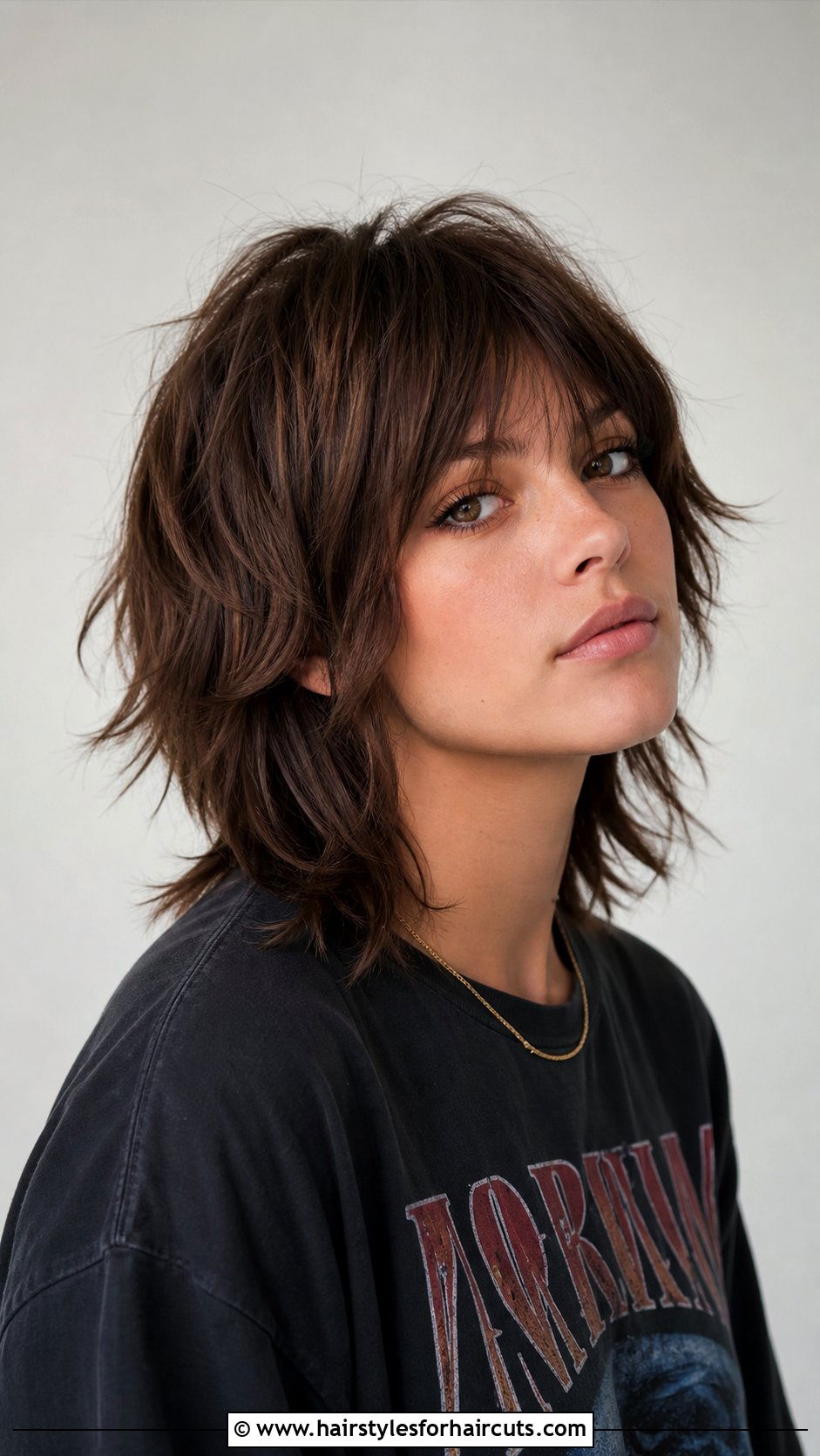 Short Shag Medium Haircut For Round Face - 25 face shape medium haircuts for girls - 25 face shape medium haircuts for girls