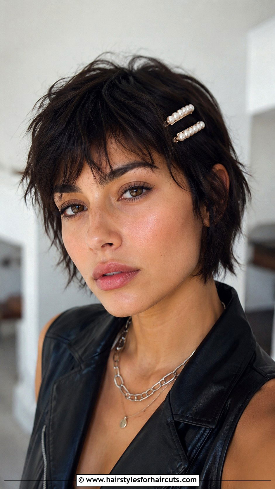 Short Shag With Hair Clips - 25 short hairstyles for wedding - 25 short hairstyles for wedding