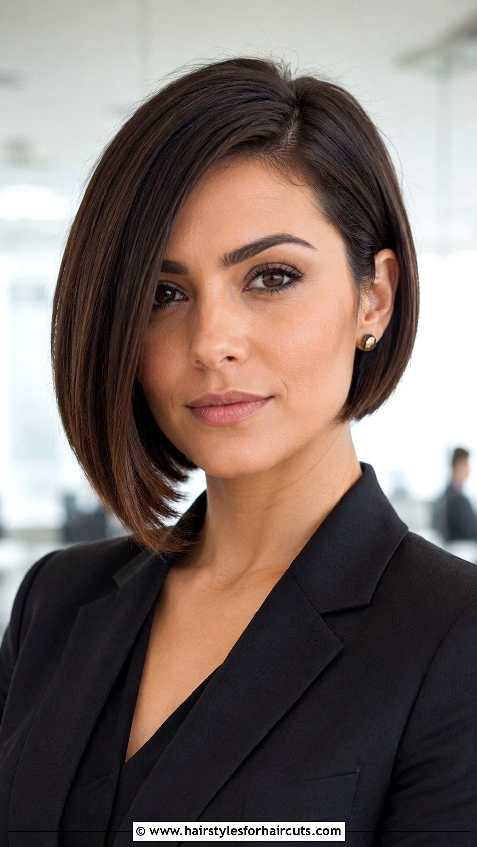 Short Shag With Side Sweep - 25 hairstyles to keep hair out of face - 25 hairstyles to keep hair out of face