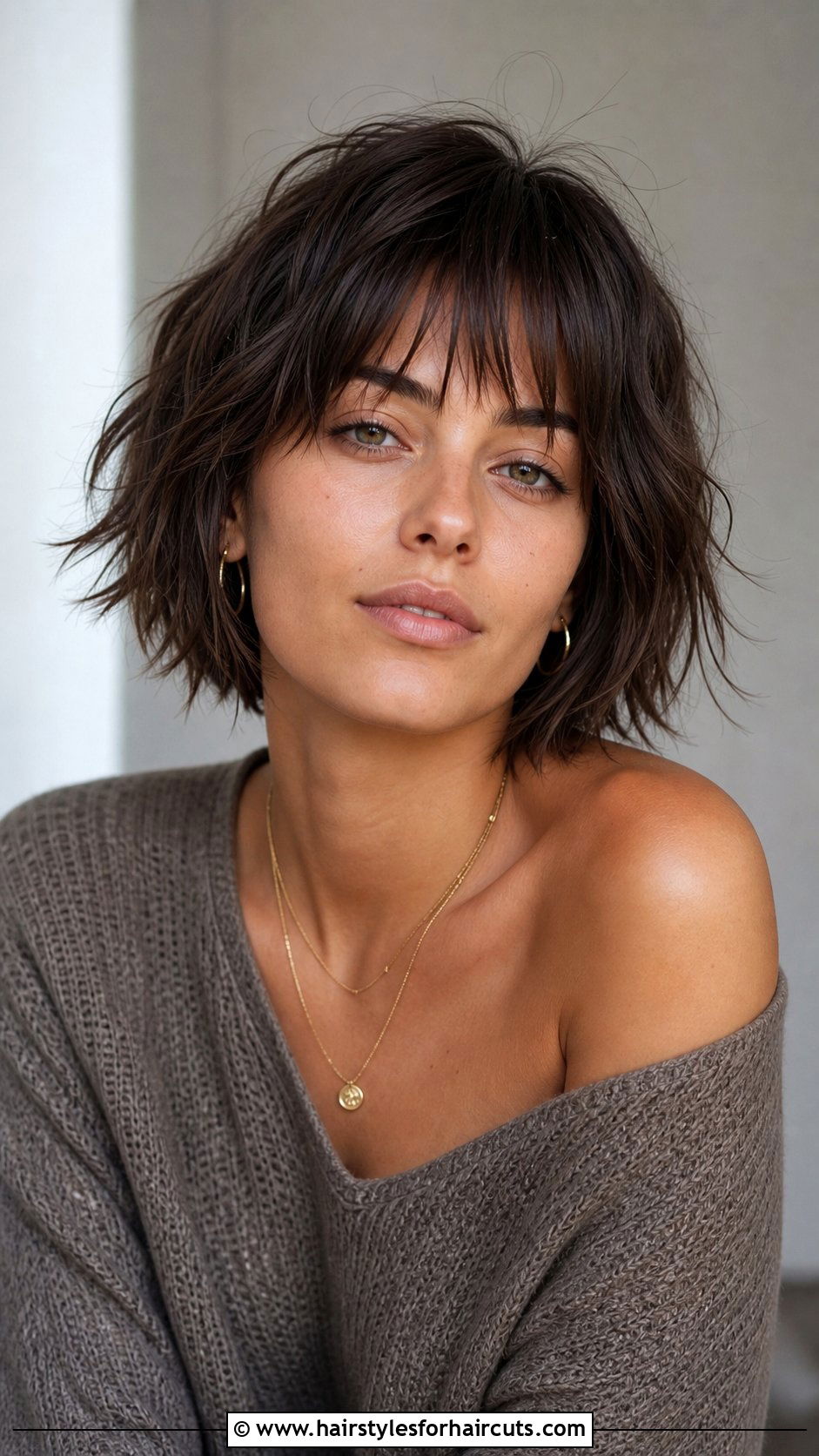 Short Shag With Wispy Bangs - 25 mug haircuts - 25 mug haircuts