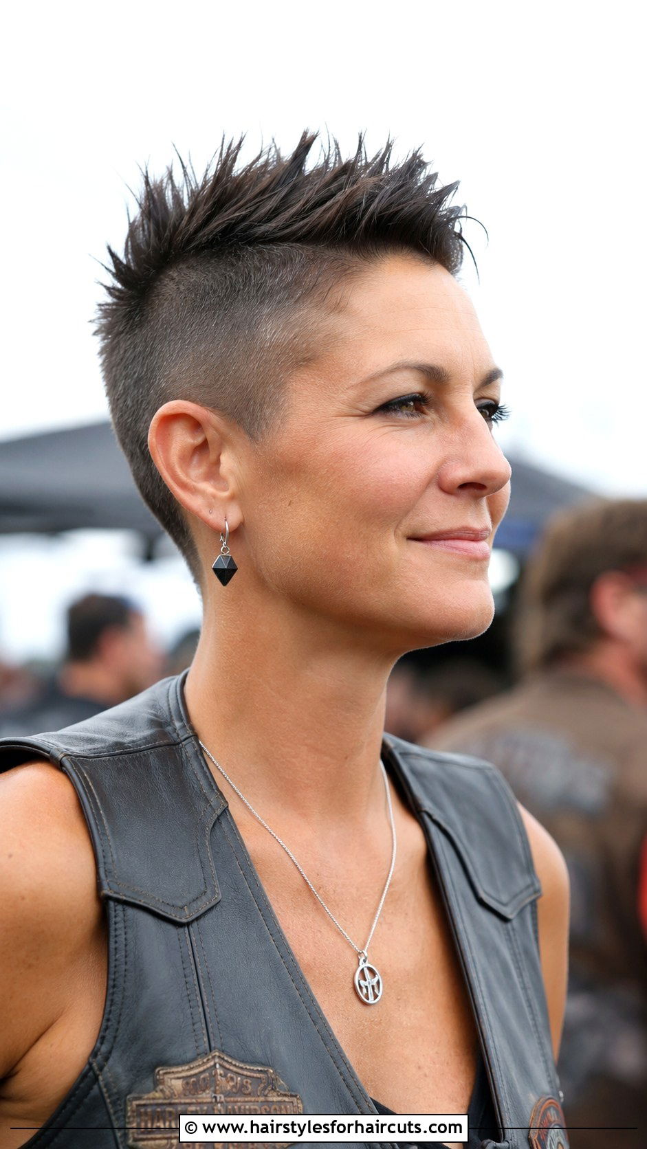 Short Spiky Haircut - 25 country hairstyles for short hair - 25 country hairstyles for short hair