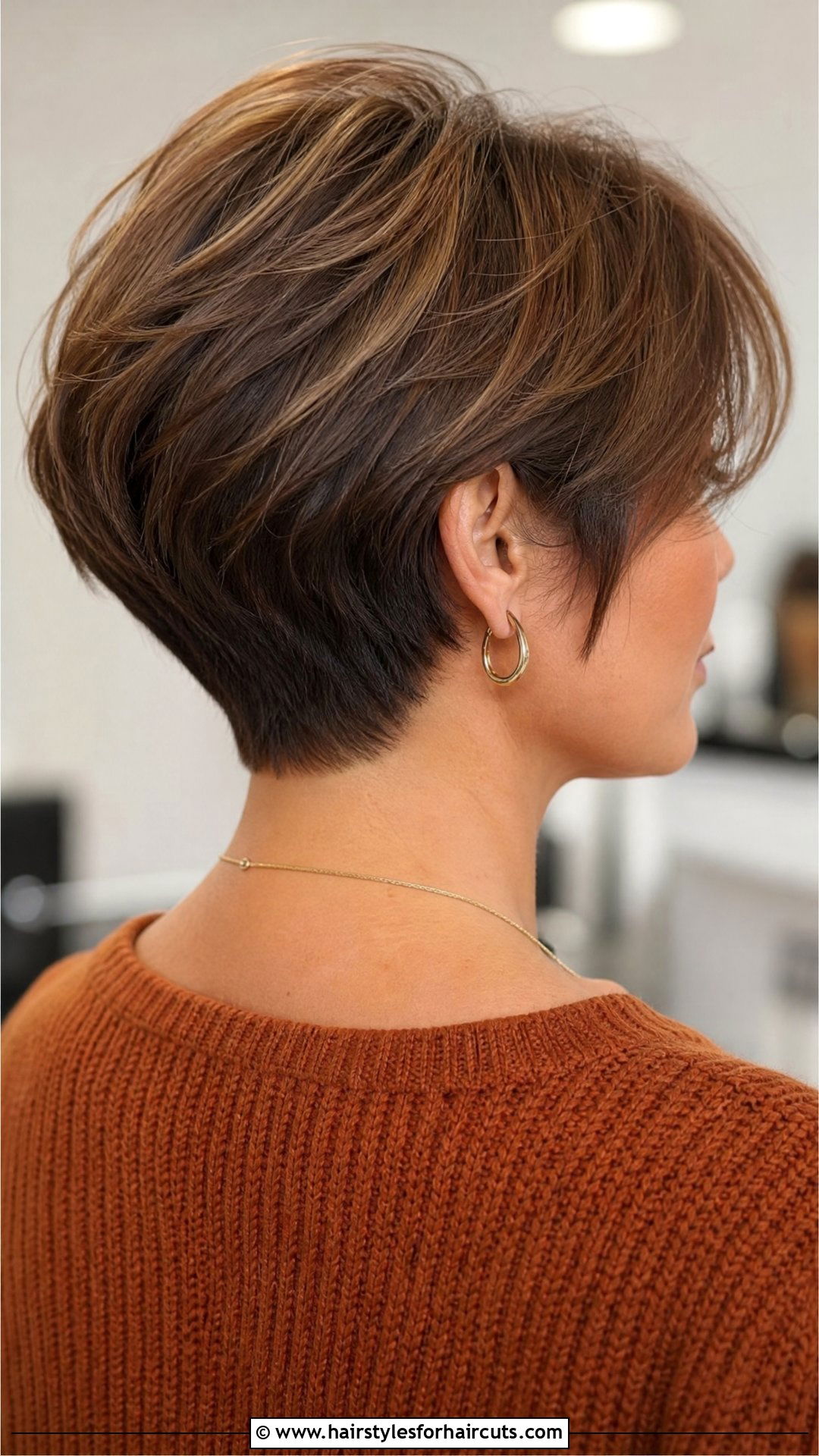 Short Stacked Wedge Haircut - 25 wedge haircuts for wavy hair - 25 wedge haircuts for wavy hair