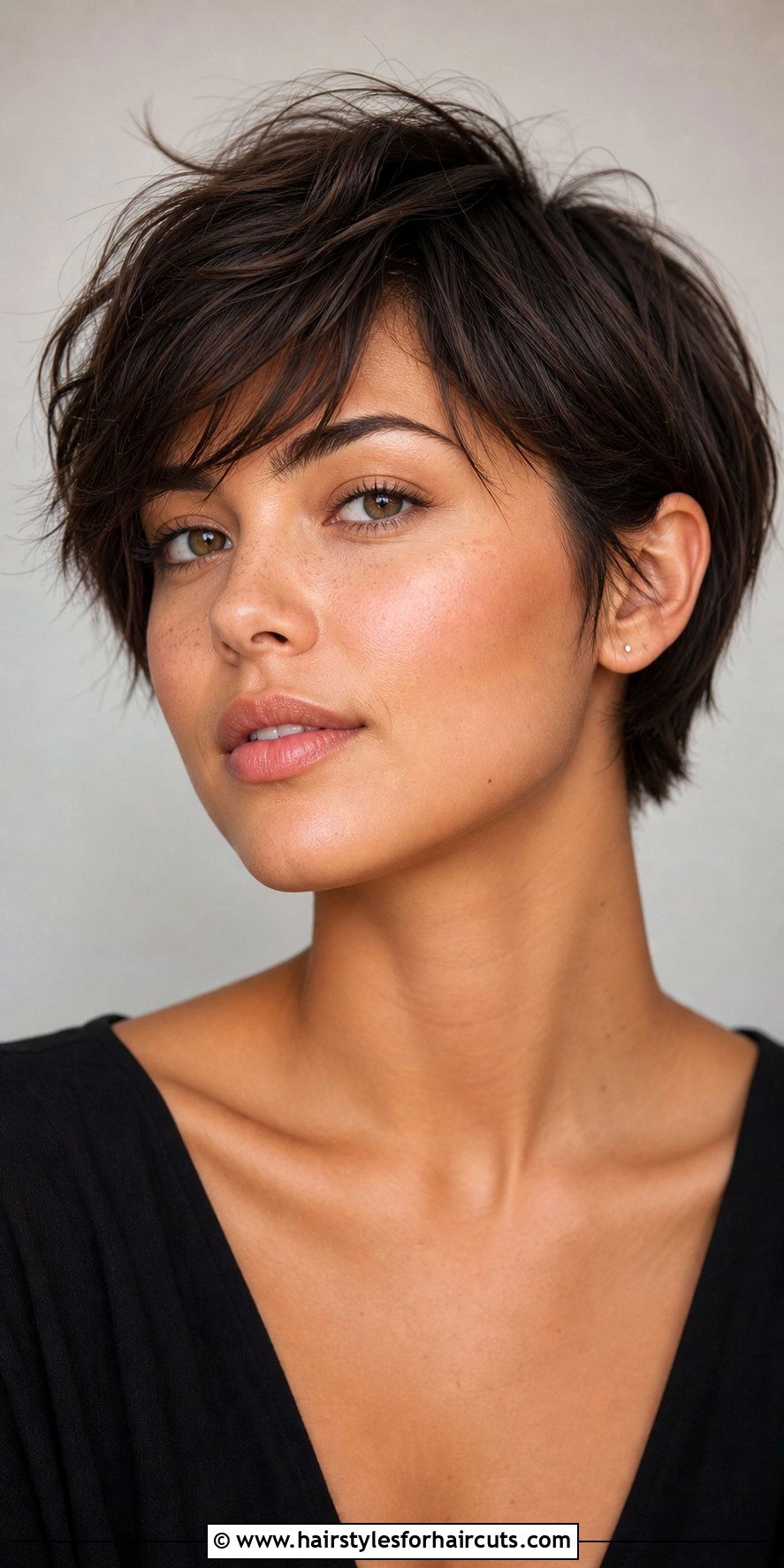 Short Textured Pixie Bob Haircut - 25 haircuts for 2b2c hair - 25 haircuts for 2b2c hair