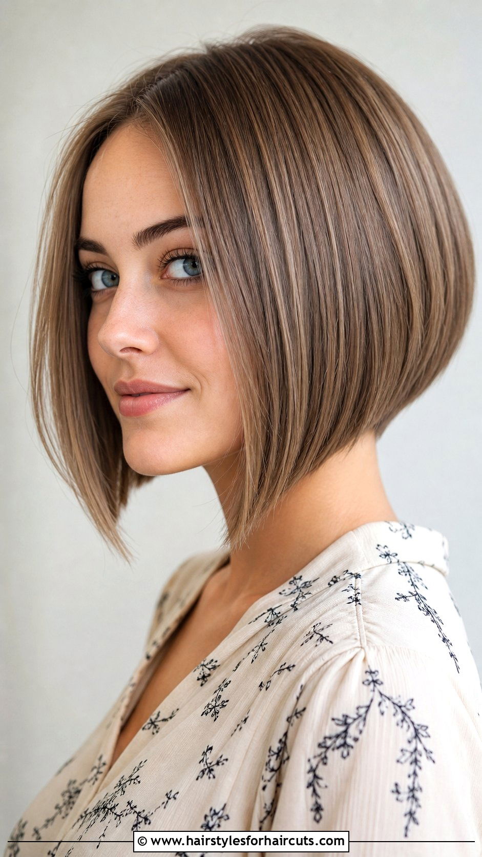 Short V Cut Bob Haircut - 25 short haircuts for girls with thin hair - 25 short haircuts for girls with thin hair