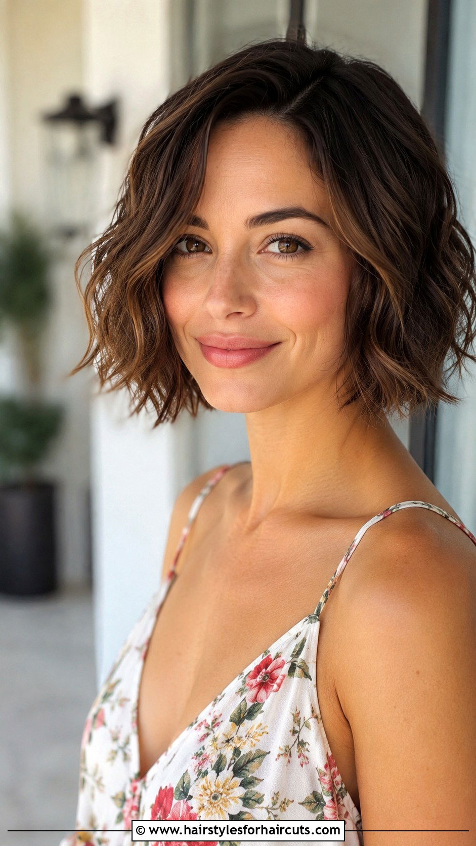 Short Wavy Bob - 25 womens short hairstyles for fine hair - 25 womens short hairstyles for fine hair
