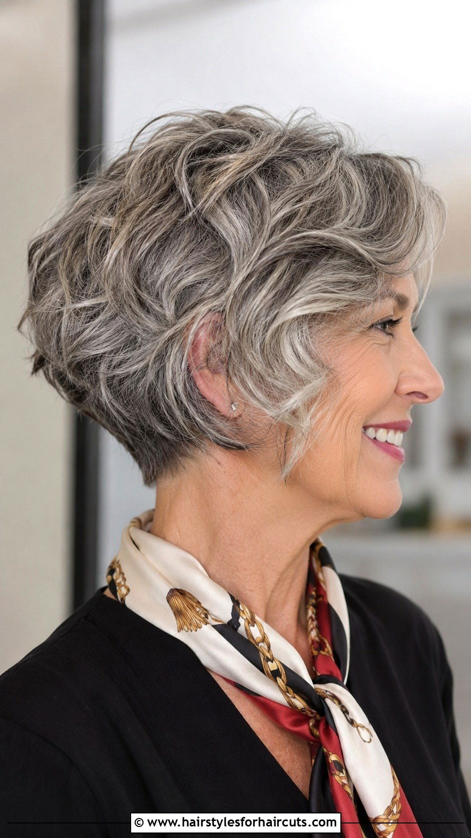 Short Wavy Bob - 25 hairstyles for wavy hair women over 50 - 25 hairstyles for wavy hair women over 50