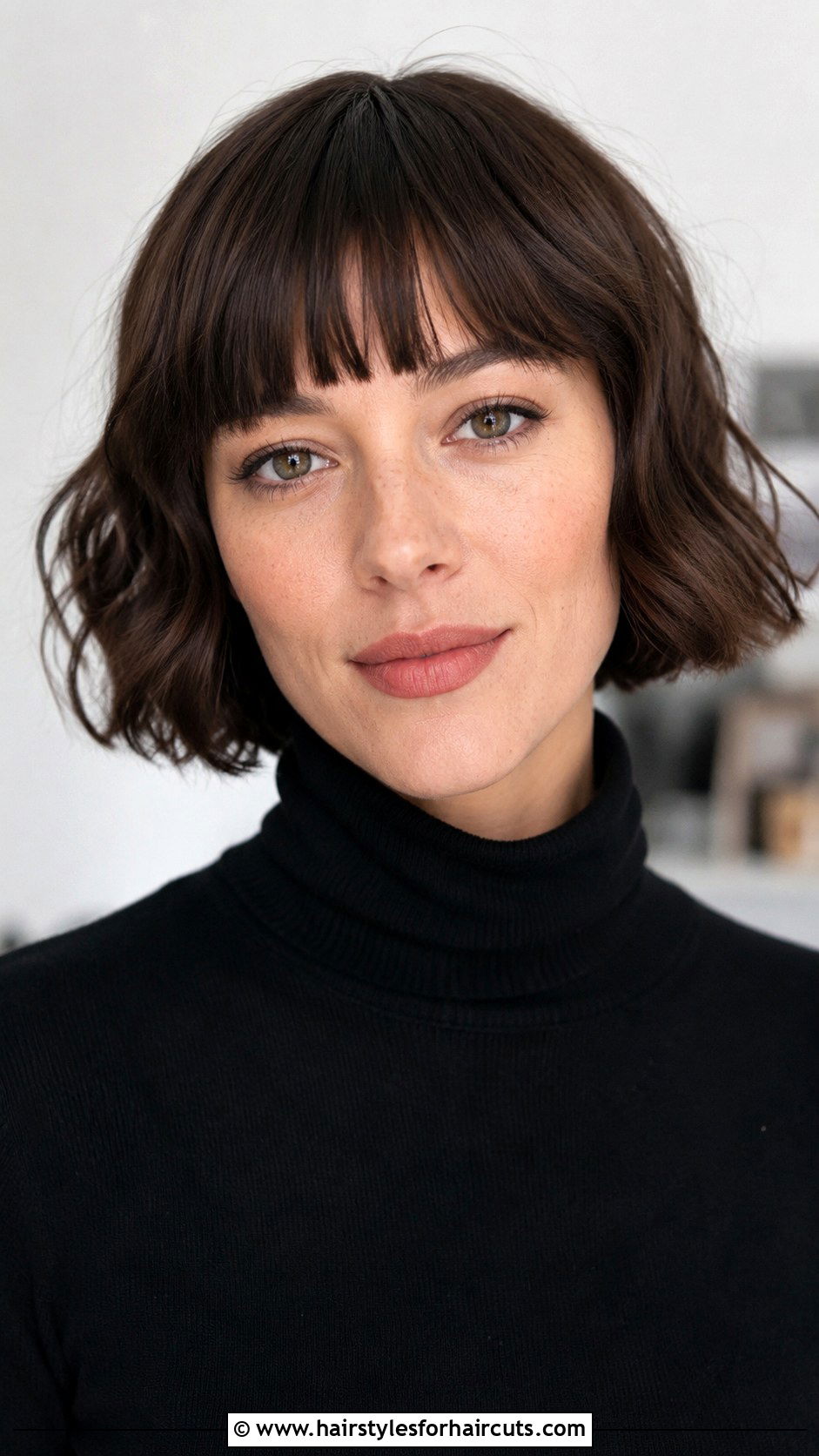 Short Wavy Bob With Blunt Bangs - 25 haircuts for wavy hair with bangs - 25 haircuts for wavy hair with bangs