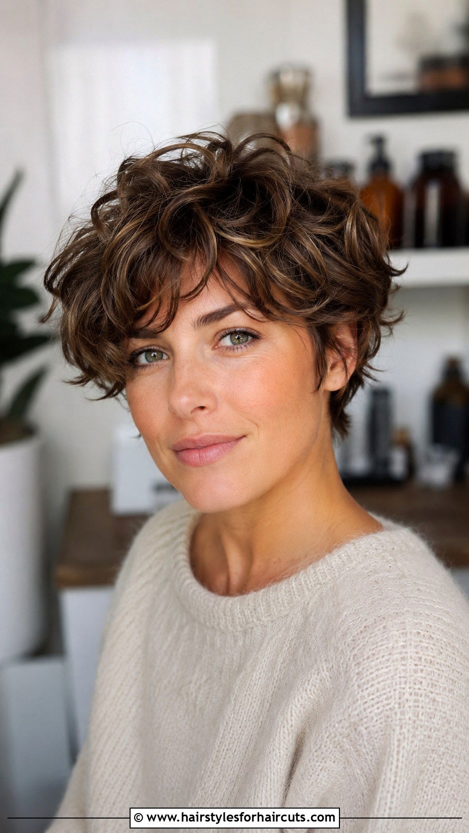 Short Wavy Curly Bob - 25 hairstyles for wavy curly hair - 25 hairstyles for wavy curly hair