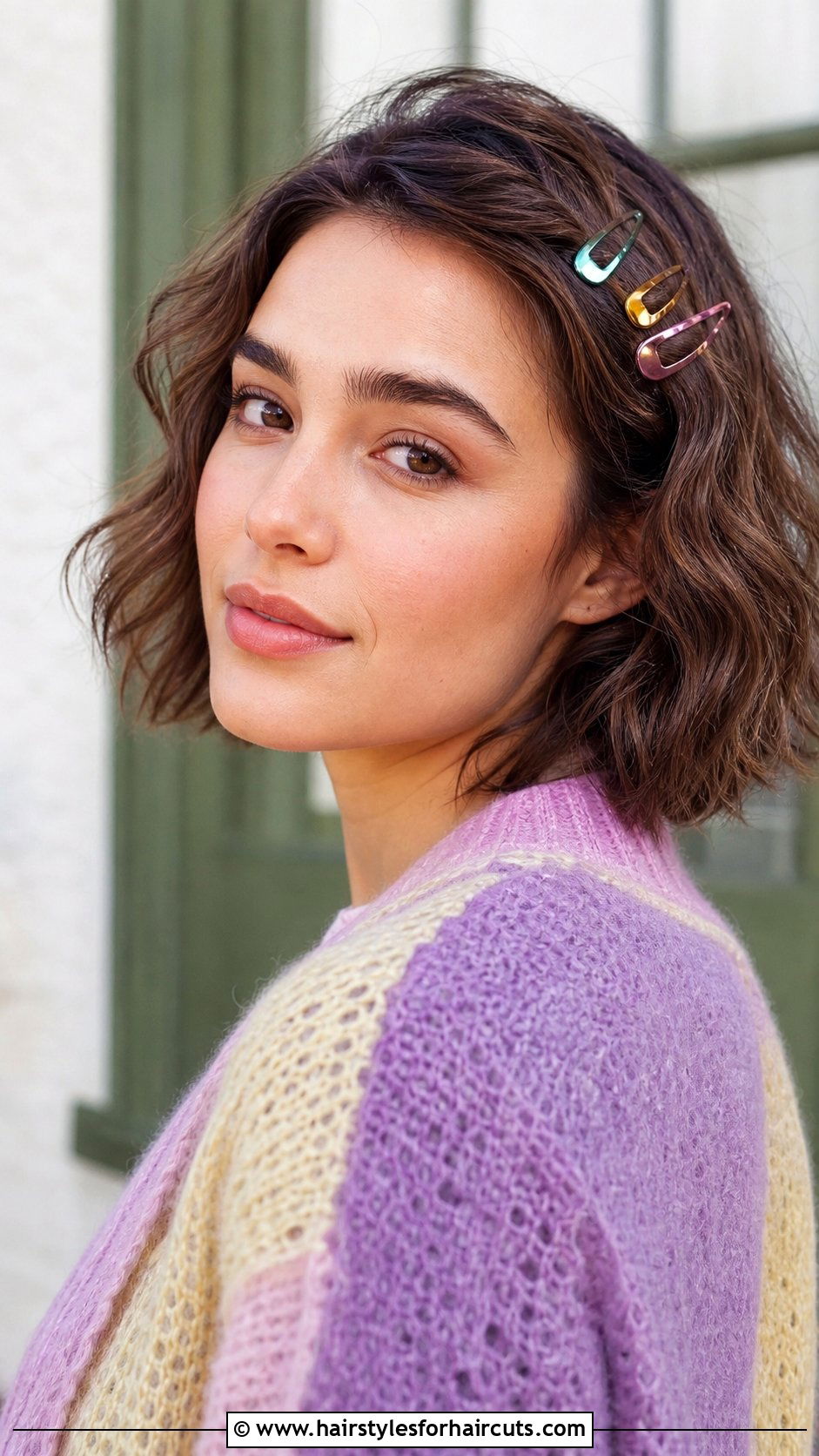 Short Wavy Hair With Hair Clips - 25 hippie hairstyles for short hair - 25 hippie hairstyles for short hair