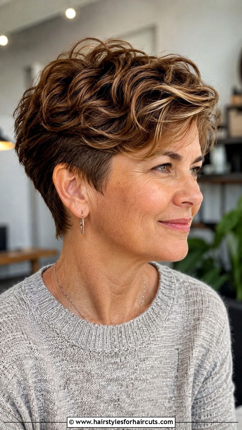 Short Wavy Layered Pixie - 25 cute hairstyles for short wavy hair - 25 cute hairstyles for short wavy hair