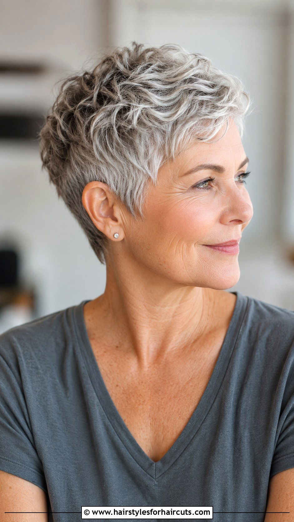 Short Wavy Pixie Cut For Older Women - 25 haircuts for older women with wavy hair - 25 haircuts for older women with wavy hair