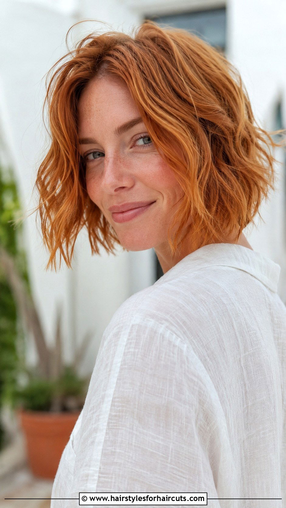 Short Wavy Red Bob - 25 short haircuts for red hair - 25 short haircuts for red hair