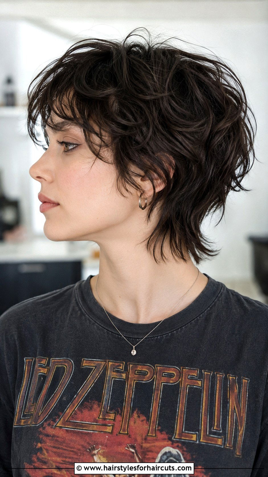 Short Wavy Shag Haircut - 25 haircuts for thick wavy hair - 25 haircuts for thick wavy hair