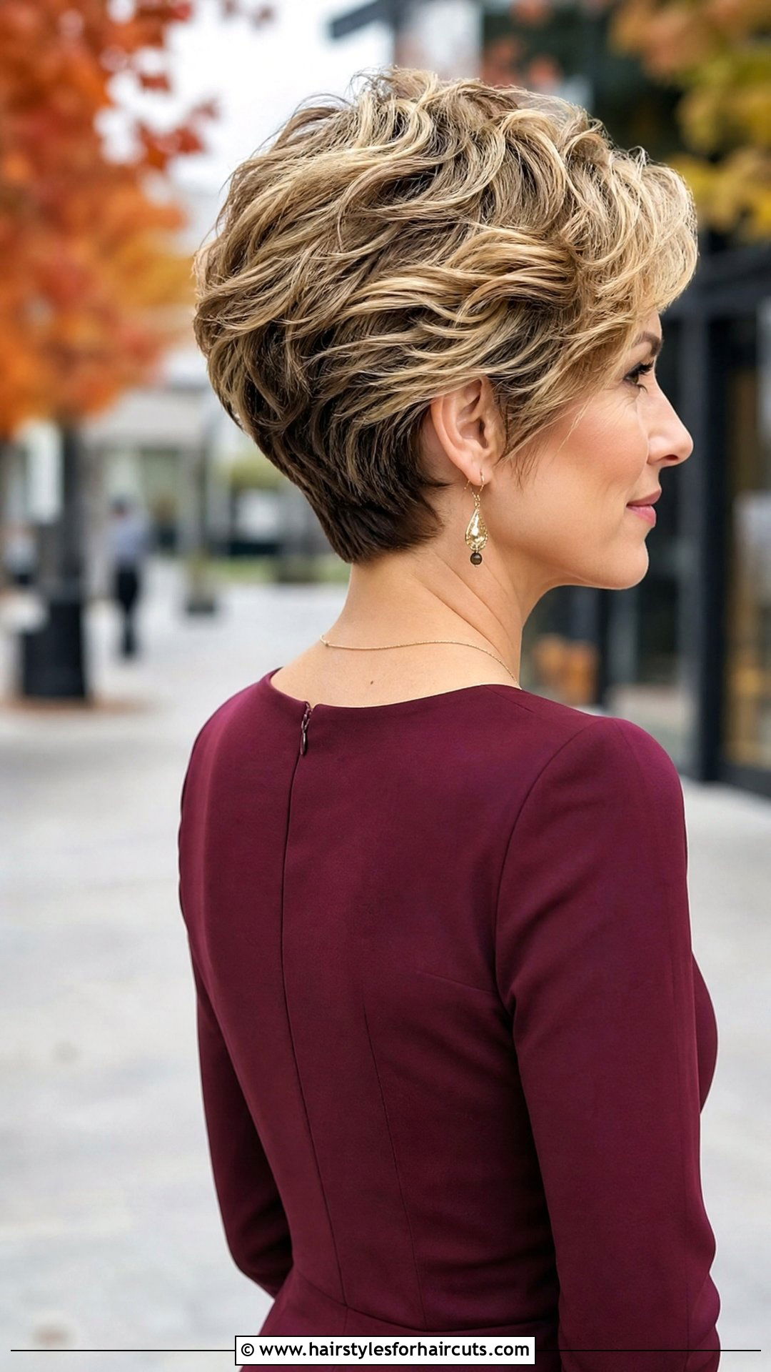 Short Wavy Wedge Haircut - 25 short haircuts for women wavy hair - 25 short haircuts for women wavy hair