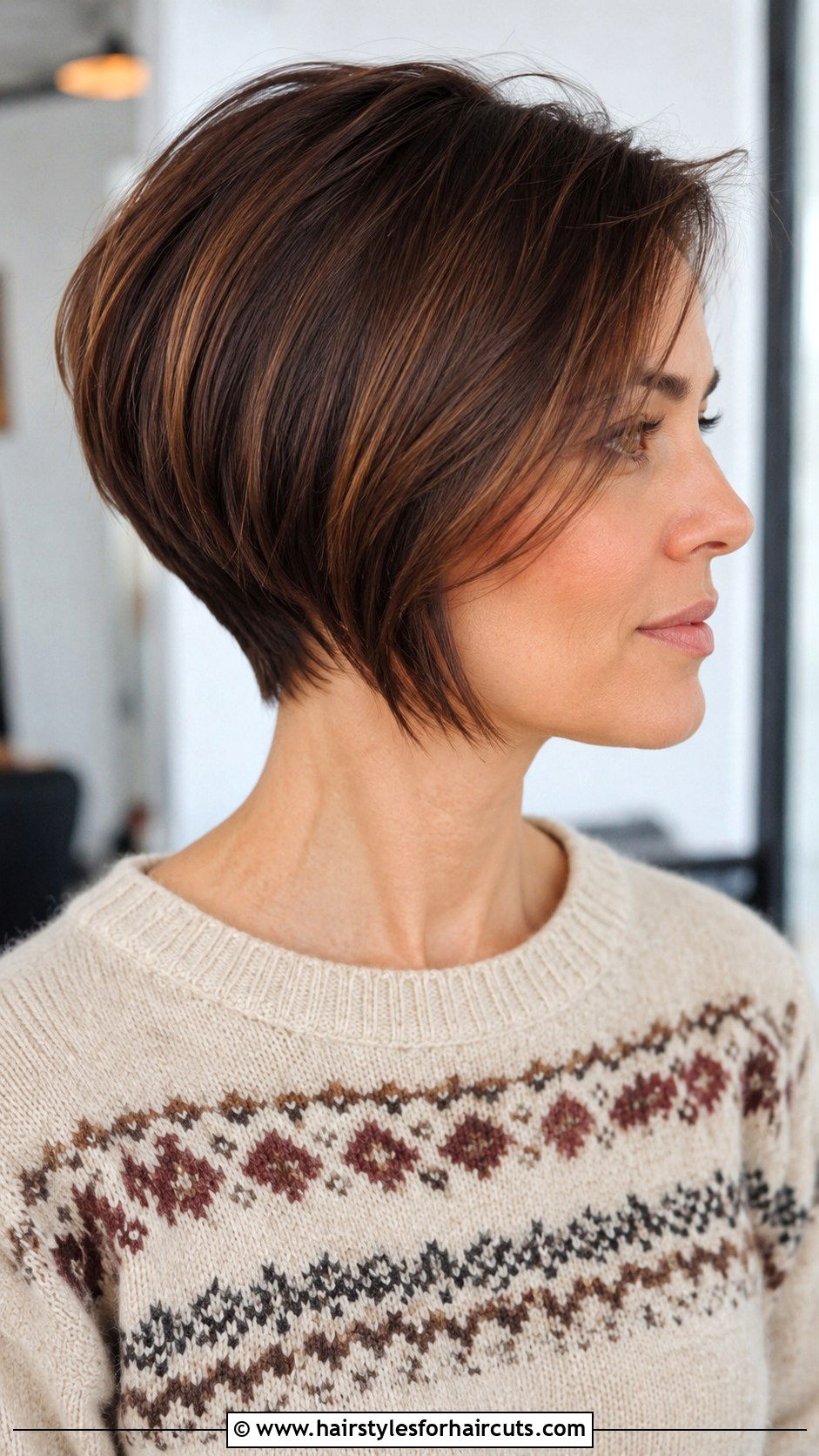 Short Wedge Bob - 25 best haircuts for postpartum hair loss - 25 best haircuts for postpartum hair loss