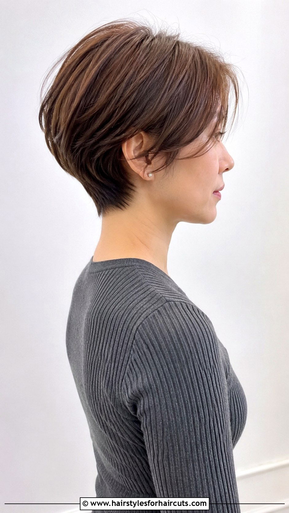 Short Wedge Cut - 25 80s hairstyles straight hair - 25 80s hairstyles straight hair