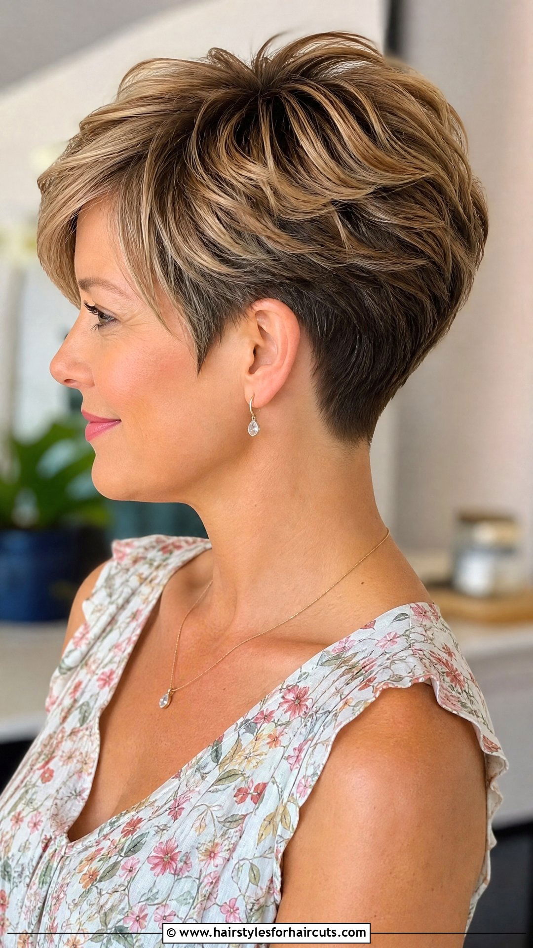 Short Wedge Cut - 25 haircuts for thick short hair - 25 haircuts for thick short hair