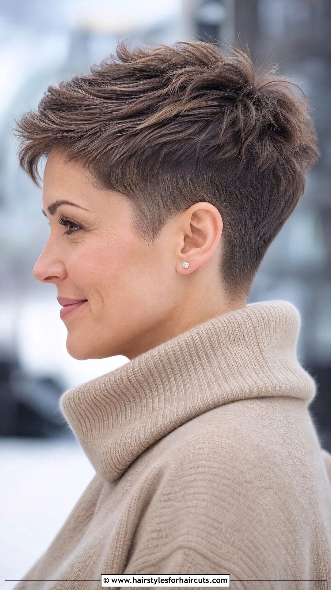 Short Wedge Cut - 25 best hairstyles for thinning hair women - 25 best hairstyles for thinning hair women