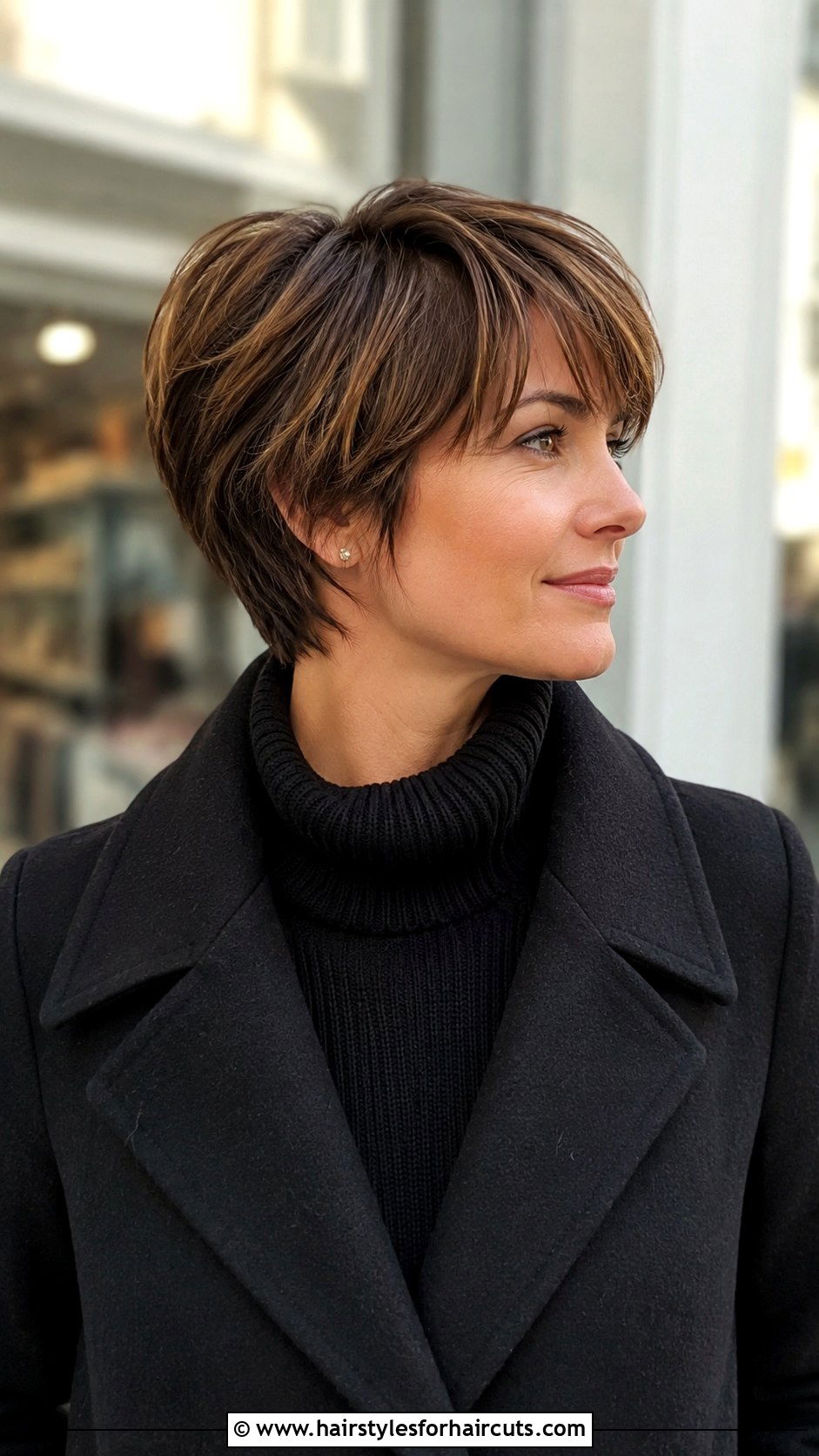 Short Wedge Cut With Bangs - 25 short hairstyles for thin hair with bangs - 25 short hairstyles for thin hair with bangs