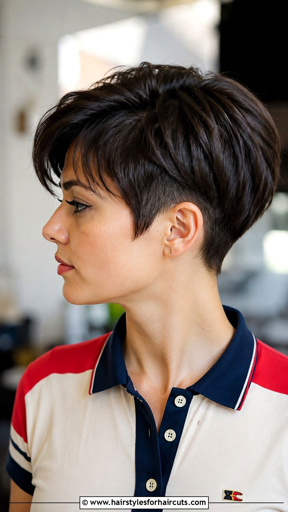 Short Wedge Haircut - 25 hairstyles for thick hair women over 50 - 25 hairstyles for thick hair women over 50