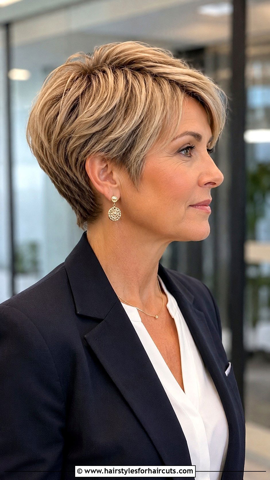 Short Wedge Haircut - 25 haircuts for women 50 - 25 haircuts for women 50