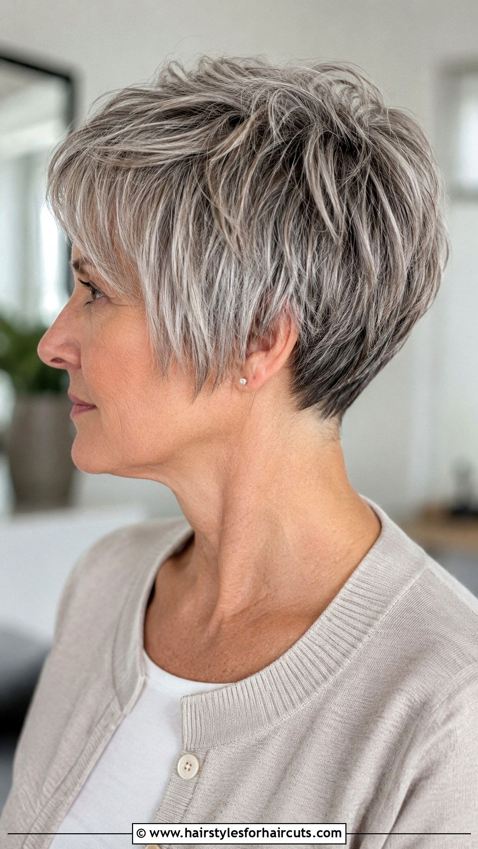 Short Wedge Haircut For Gray Hair - 25 short haircuts for growing out gray hair - 25 short haircuts for growing out gray hair