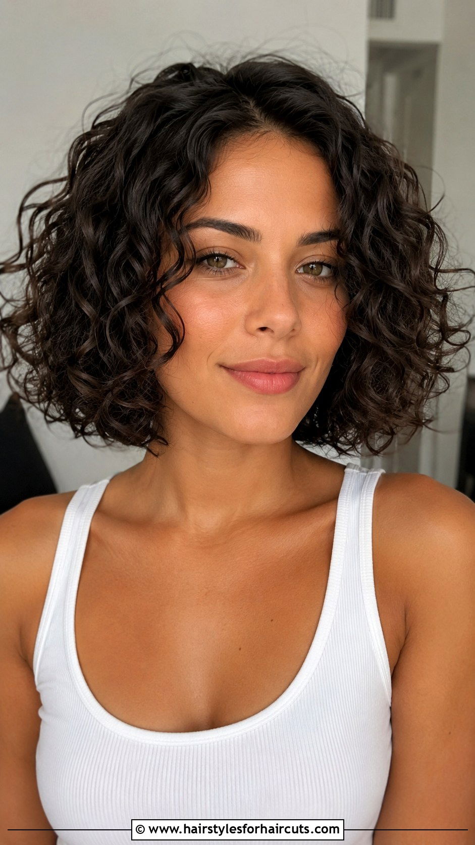 Shoulder Length Curly Bob - 25 best hairstyles for heart shaped face - 25 best hairstyles for heart shaped face