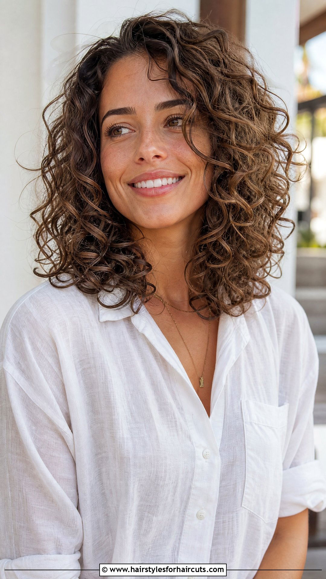 Shoulder Length Curly Layers - 25 best haircuts for curly frizzy hair - 25 best haircuts for curly frizzy hair