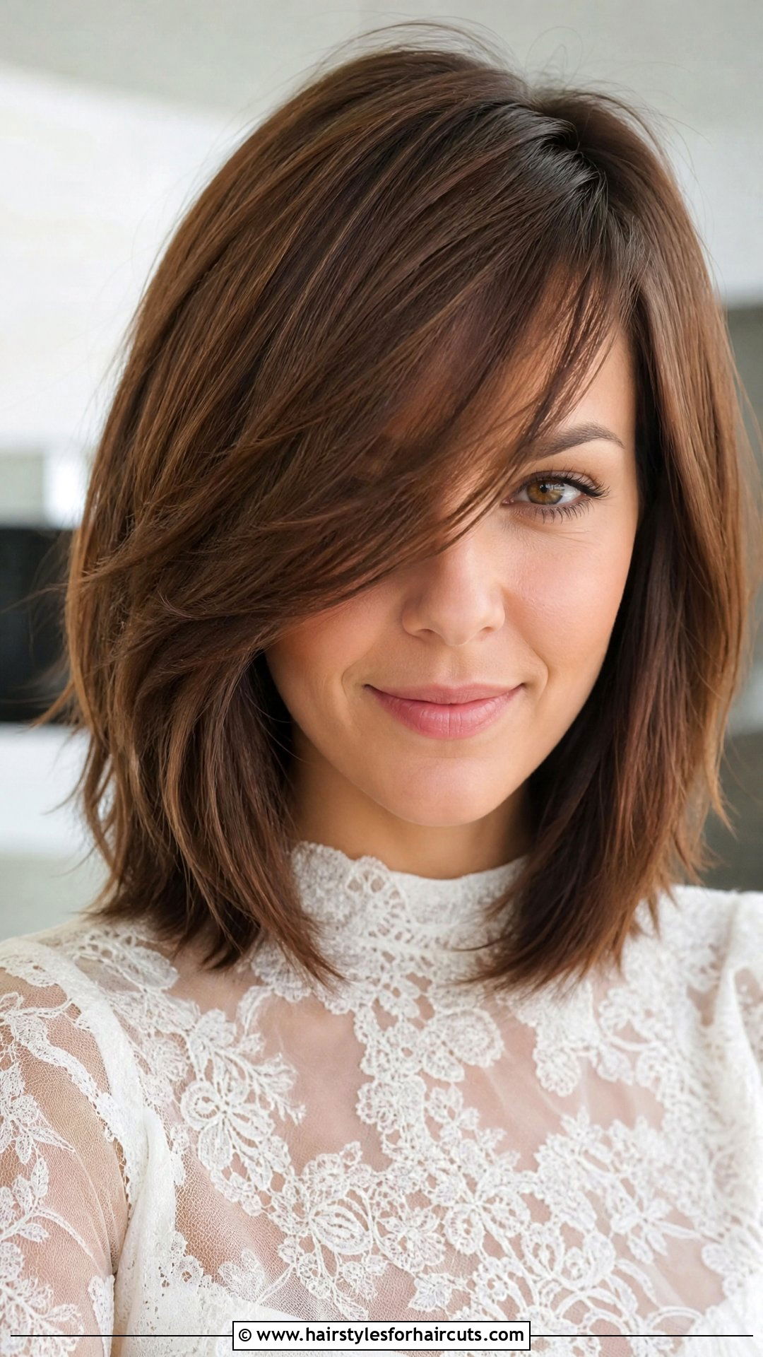 Shoulder Length Haircut With Side Swept Bangs - 25 womens shoulder length haircuts - 25 womens shoulder length haircuts