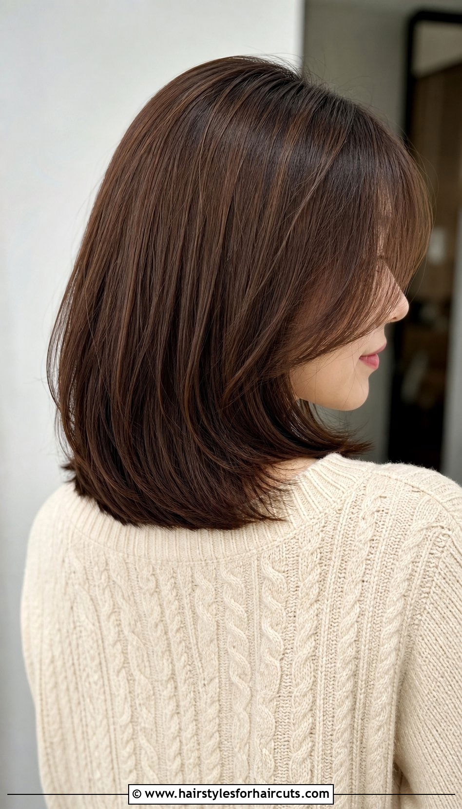 Shoulder Length Layered U Cut - 25 mid layer haircuts - 25 mid layer haircuts