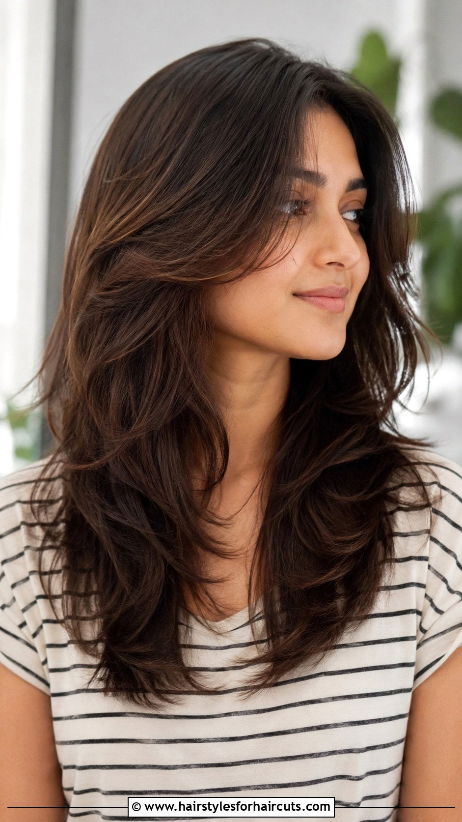 Shoulder Length V Cut - 25 mid hairstyles for women - 25 mid hairstyles for women