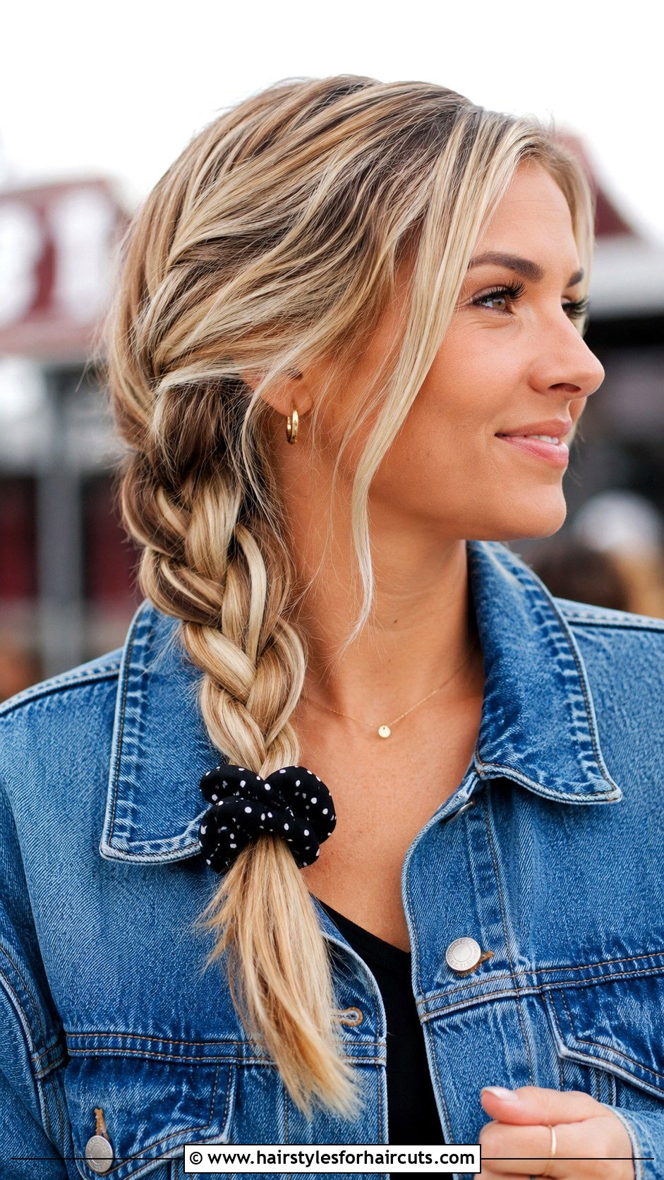 Side Braid Game Day Hairstyle - 25 game day hairstyles - 25 game day hairstyles