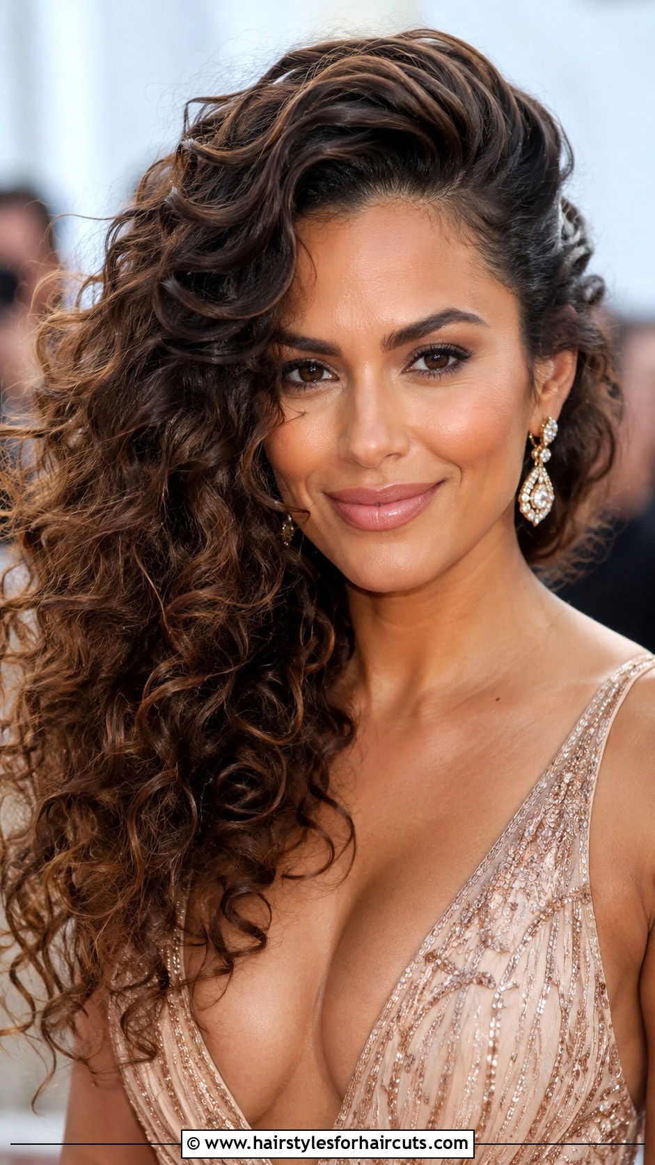Side Part Curly Hair - 25 curly hair hairstyles for women - 25 curly hair hairstyles for women