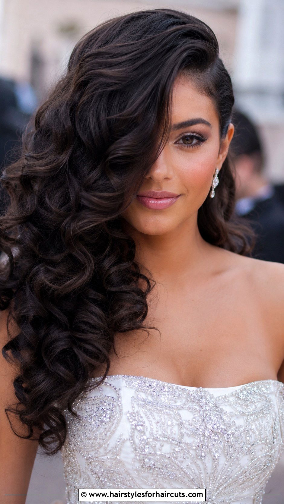 Side Part Curly Prom Look - 25 curly hair mixed girl prom hairstyles - 25 curly hair mixed girl prom hairstyles