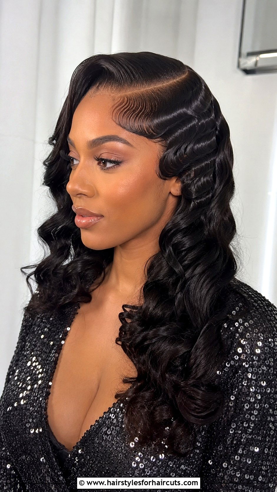 Side Part Finger Waves Hairstyle - 25 1940s womens hairstyles - 25 1940s womens hairstyles