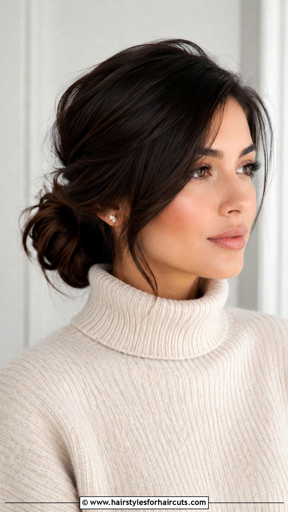 Side Part Low Bun - 25 simple elegant hairstyles - 25 simple elegant hairstyles