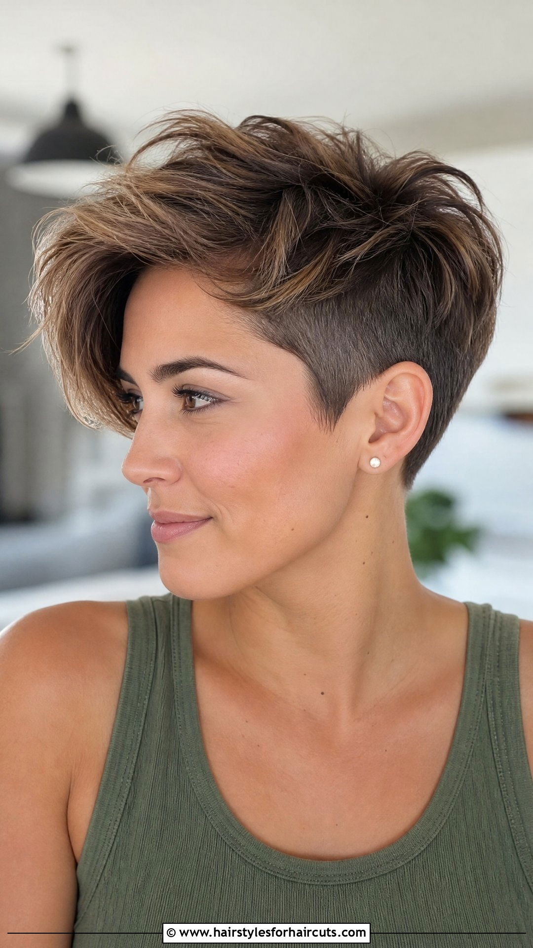 Side Part Pixie Haircut - 25 best haircuts for round faces - 25 best haircuts for round faces