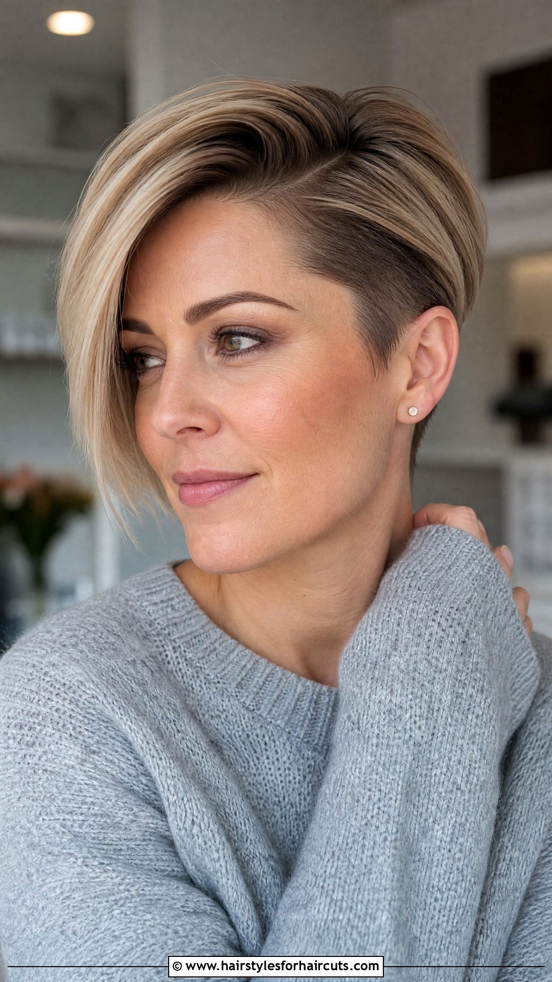 Side Part Short Haircut - 25 short hairstyles for round faces over 50 - 25 short hairstyles for round faces over 50