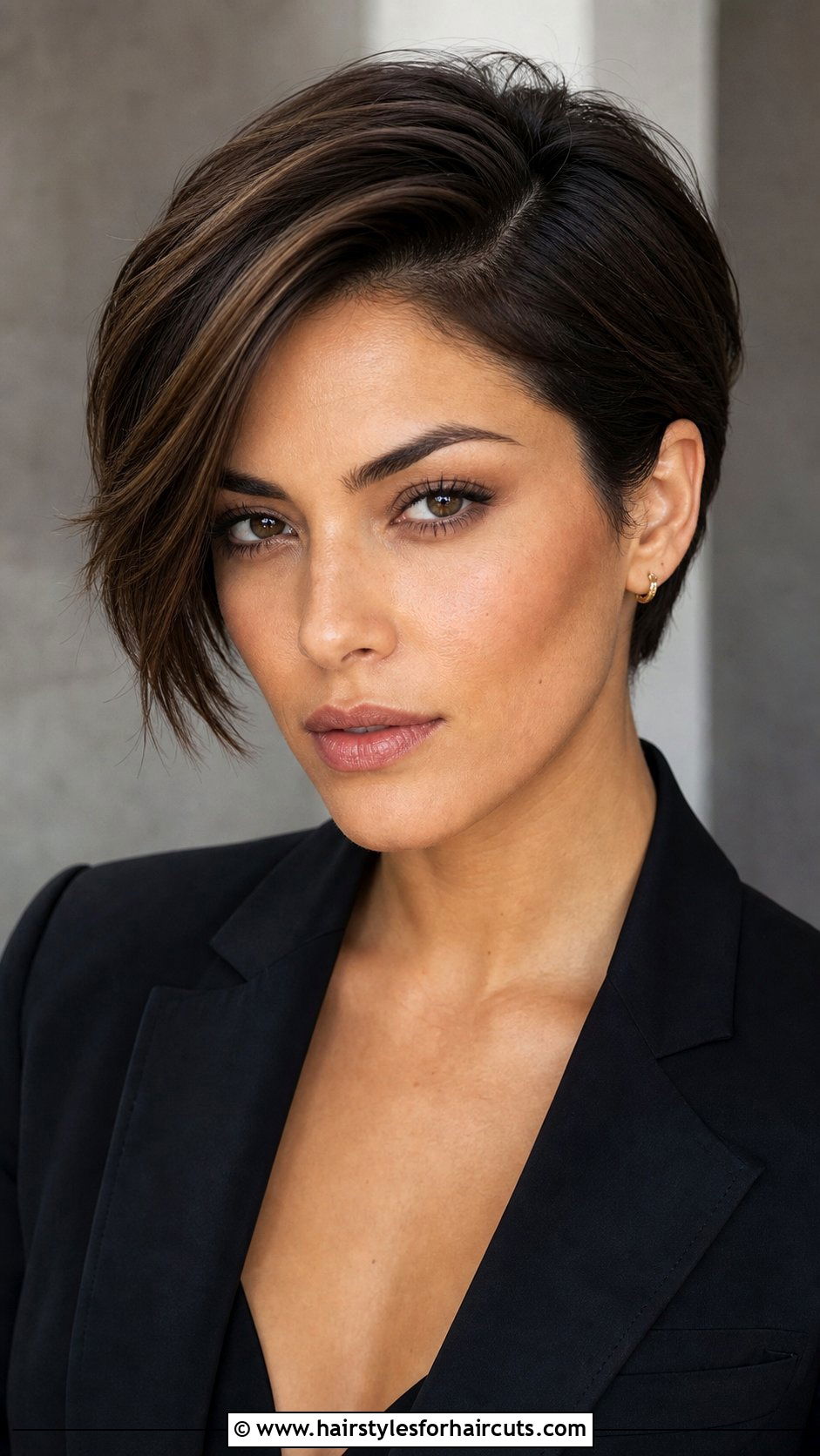 Side Part Short Haircut - 25 older womens short haircuts - 25 older womens short haircuts