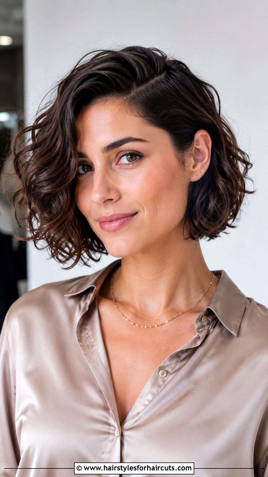 Side Parted Curly Bob - 25 work hairstyles for curly hair - 25 work hairstyles for curly hair