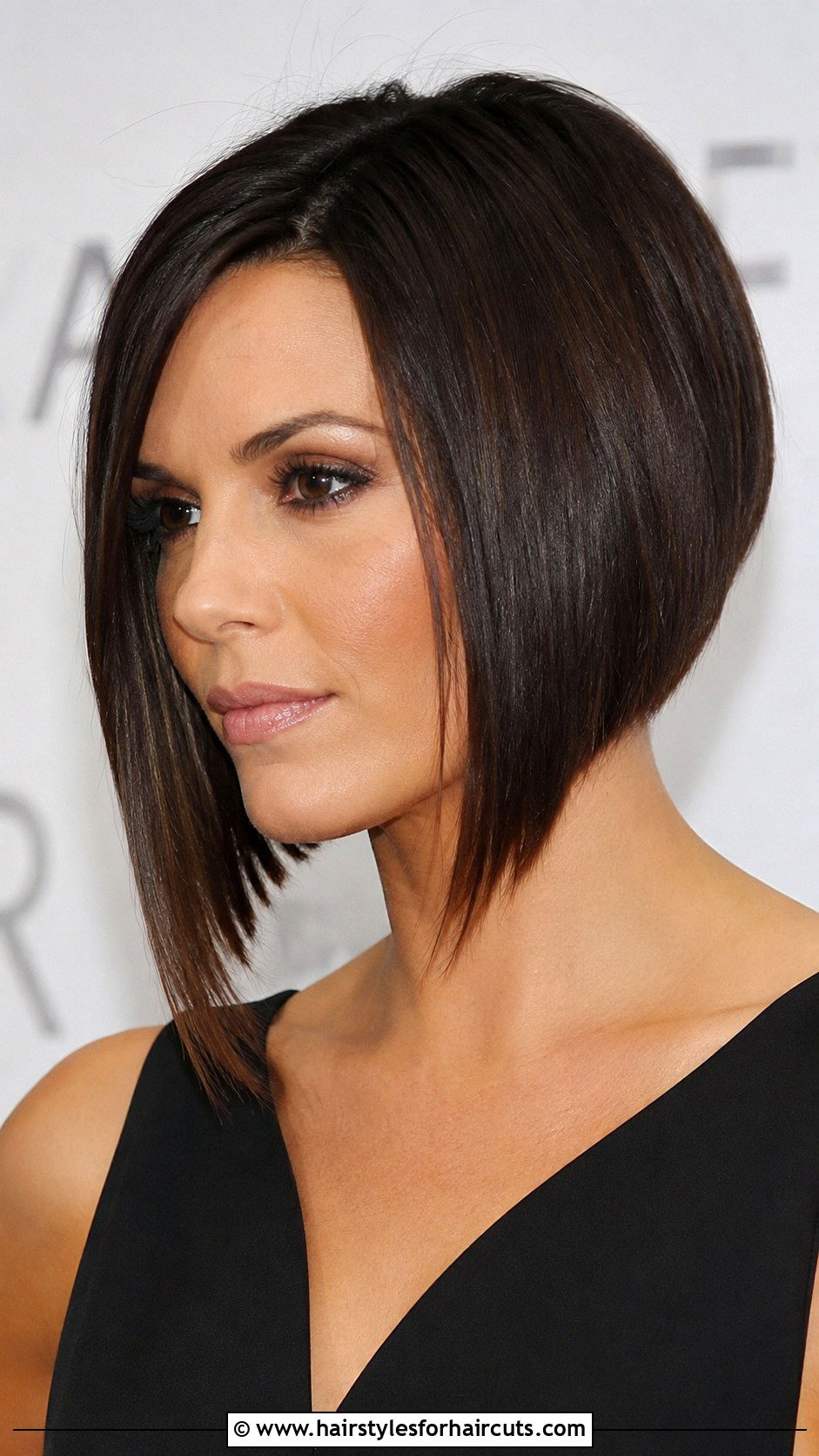 Side Parted French Bob Haircut - 25 haircuts for round face straight hair - 25 haircuts for round face straight hair